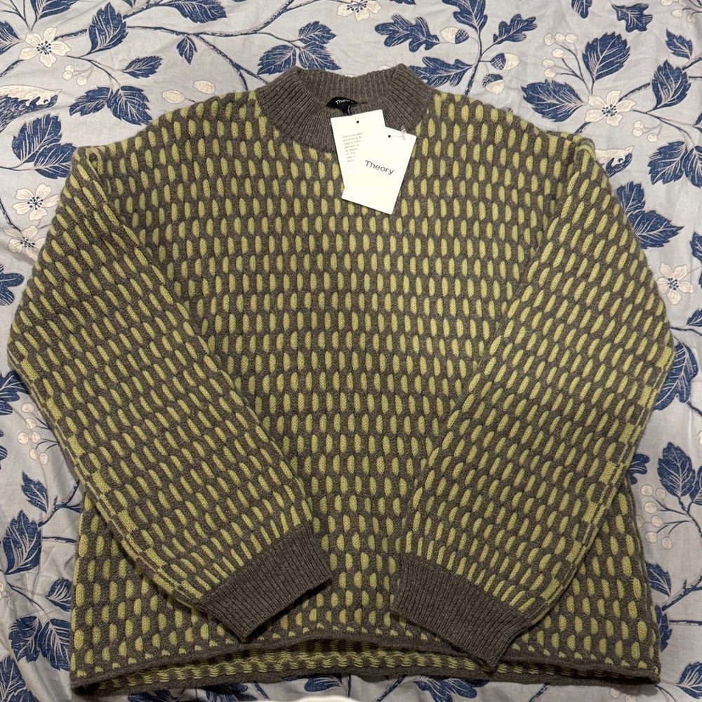 Theory women’s pale lime warm Heather gray cashmere.